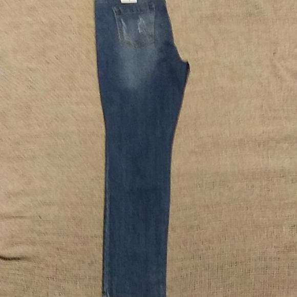 Classic Denim Jean of Los Angeles - Picture 3 of 4